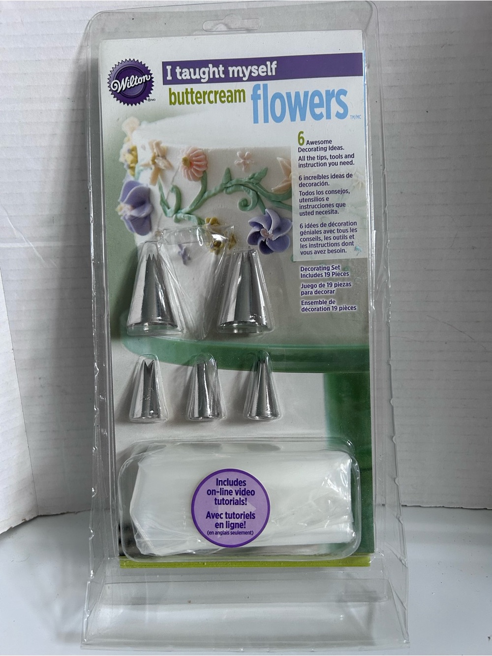 Wilton I taught myself buttercream flowers book & tools